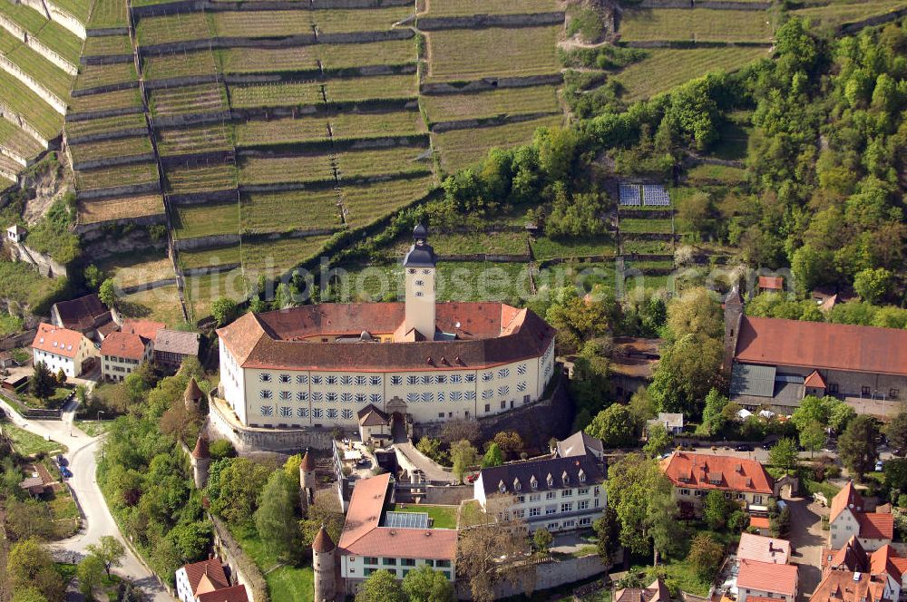 Aerial photograph GUNDELSHEIM - , Blick auf Schloß Horneck. Die Burg über dem Neckar, sog. Meistertum des Deutschen Ordens, ist eine Stadtrandburg auf einem Bergsporn des Michaelsbergs, durch die Schindersklinge von der Stadt Gundelsheim getrennt. Im Schloss ist heute ein Alten- u.-Pflegeheim der Siebenbürger Sachsen untergebracht. Postanschrift: Schloß Horneck, 74831 Gundelsheim/Neckar, Tel.: 06269/42 10-0, Fax 06269/42 1010, Sekretariat: Fr. Kraus, Tel.: 06269/42 10-20