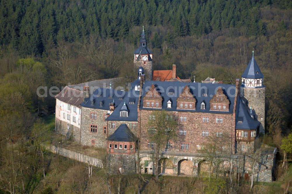 MANSFELD from the bird's eye view: Blick auf das Schloss Rammelburg im Ortsteil Rammelburg von Mansfeld. Die erste urkundliche Erwähnung des Schlosses Rammelburg war im Jahr 1259. Im Laufe der Geschichte wechselte das Schloss mehrfach den Eigentümer. Bis in die 90er Jahre des 20. Jahrhunderts befand sich eine Rehabilitationsklinik in dem Schloss. Das Schloss wird zur Zeit nicht aktiv genutzt. Kontakt: Stadt Mansfeld, Dietmar Sauer, Lutherstrasse 9, 06343 Mansfeld Lutherstadt, Tel. +49 (0)3 47 82 87 1 0, Fax +49 (0)3 47 82 87 1 22, e-mail: info@mansfeld.eu