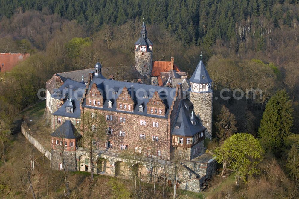 MANSFELD from the bird's eye view: Blick auf das Schloss Rammelburg im Ortsteil Rammelburg von Mansfeld. Die erste urkundliche Erwähnung des Schlosses Rammelburg war im Jahr 1259. Im Laufe der Geschichte wechselte das Schloss mehrfach den Eigentümer. Bis in die 90er Jahre des 20. Jahrhunderts befand sich eine Rehabilitationsklinik in dem Schloss. Das Schloss wird zur Zeit nicht aktiv genutzt. Kontakt: Stadt Mansfeld, Dietmar Sauer, Lutherstrasse 9, 06343 Mansfeld Lutherstadt, Tel. +49 (0)3 47 82 87 1 0, Fax +49 (0)3 47 82 87 1 22, e-mail: info@mansfeld.eu