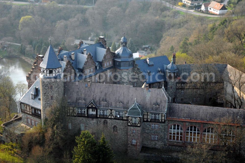 MANSFELD from the bird's eye view: Blick auf das Schloss Rammelburg im Ortsteil Rammelburg von Mansfeld. Die erste urkundliche Erwähnung des Schlosses Rammelburg war im Jahr 1259. Im Laufe der Geschichte wechselte das Schloss mehrfach den Eigentümer. Bis in die 90er Jahre des 20. Jahrhunderts befand sich eine Rehabilitationsklinik in dem Schloss. Das Schloss wird zur Zeit nicht aktiv genutzt. Kontakt: Stadt Mansfeld, Dietmar Sauer, Lutherstrasse 9, 06343 Mansfeld Lutherstadt, Tel. +49 (0)3 47 82 87 1 0, Fax +49 (0)3 47 82 87 1 22, e-mail: info@mansfeld.eu