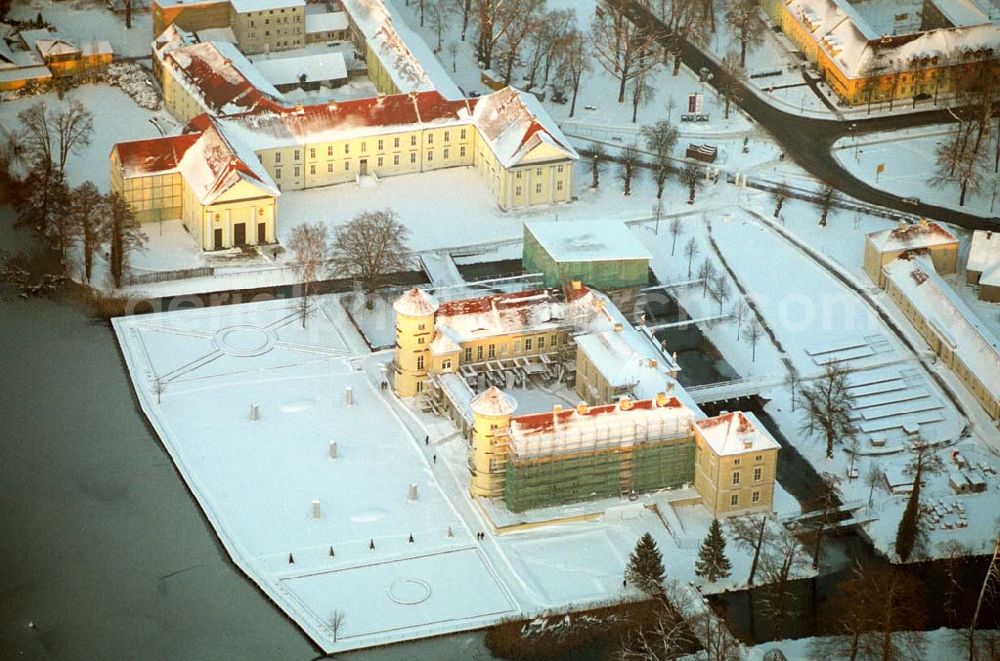 Rheinsberg / Brandenburg from above - /Brandenburg; Winterliche Stimmung auf dem Schloss Rheinsberg in Rheinsberg im Bundesland Brandenburg.