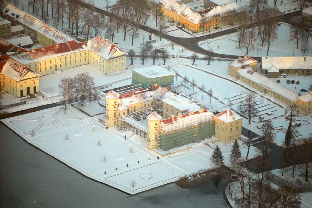 Aerial image Rheinsberg / Brandenburg - /Brandenburg; Winterliche Stimmung auf dem Schloss Rheinsberg in Rheinsberg im Bundesland Brandenburg.