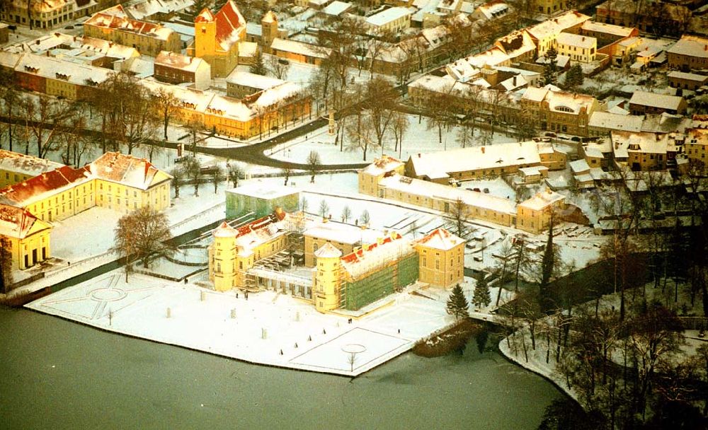 Rheinsberg / Brandenburg from above - /Brandenburg; Winterliche Stimmung auf dem Schloss Rheinsberg in Rheinsberg im Bundesland Brandenburg.