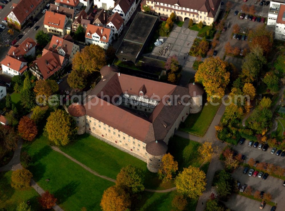 Aerial photograph Schorndorf - Palace Schorndorf in the town of Schorndorf in the state of Baden-Württemberg. The castle remains from a larger compound of the Renaissance at the edge of the historic city center. It is surrounded by a park. Opposite the Palace with its 4 towers lies the hunting seat and castle, dated to the 16th century
