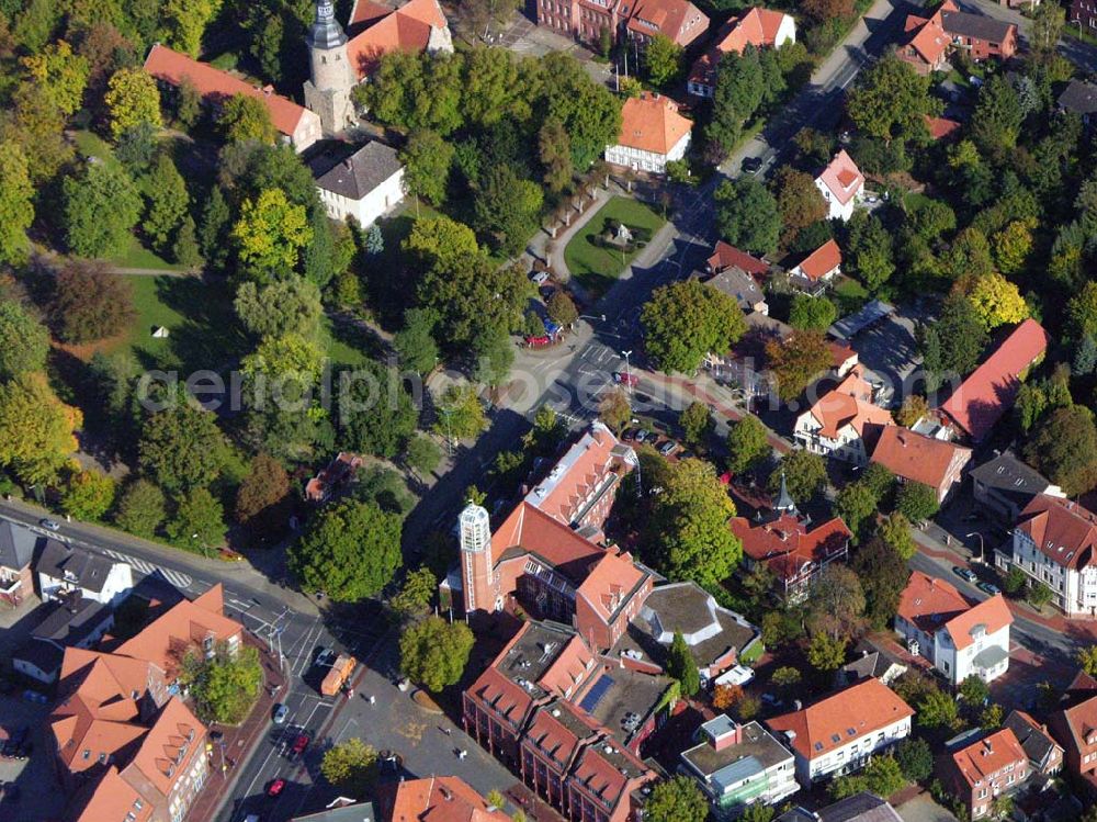 Zeven from the bird's eye view: 18.10.2005; Zeven ist eine Kleinstadt im Landkreis Rotenburg (Wümme) in Niedersachsen. Nach dem Dreißigjährigen Krieg fiel der Ort für über 50 Jahre an das Königreich Schweden. Mit einer kurzen Unterbrechung während der Franzosenzeit zu Beginn des 19. Jahrhunderts, als der Ort dem Königreich Westfalen angehörte, blieb das so bis 1866, als sich Preußen das Königreich Hannover einverleibte. Das bisherige Amt Zeven wurde 1885 zum Sitz des Landrates. Am 25. Oktober 1929 erhielt Zeven die Stadtrechte und feierte 1986 sein 1.000jähriges Jubiläum.