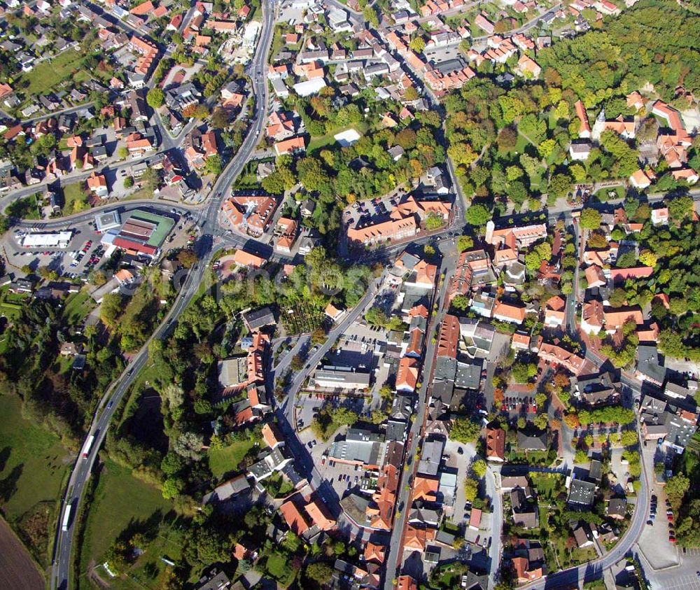 Aerial photograph Zeven - 18.10.2005; Zeven ist eine Kleinstadt im Landkreis Rotenburg (Wümme) in Niedersachsen. Nach dem Dreißigjährigen Krieg fiel der Ort für über 50 Jahre an das Königreich Schweden. Mit einer kurzen Unterbrechung während der Franzosenzeit zu Beginn des 19. Jahrhunderts, als der Ort dem Königreich Westfalen angehörte, blieb das so bis 1866, als sich Preußen das Königreich Hannover einverleibte. Das bisherige Amt Zeven wurde 1885 zum Sitz des Landrates. Am 25. Oktober 1929 erhielt Zeven die Stadtrechte und feierte 1986 sein 1.000jähriges Jubiläum.