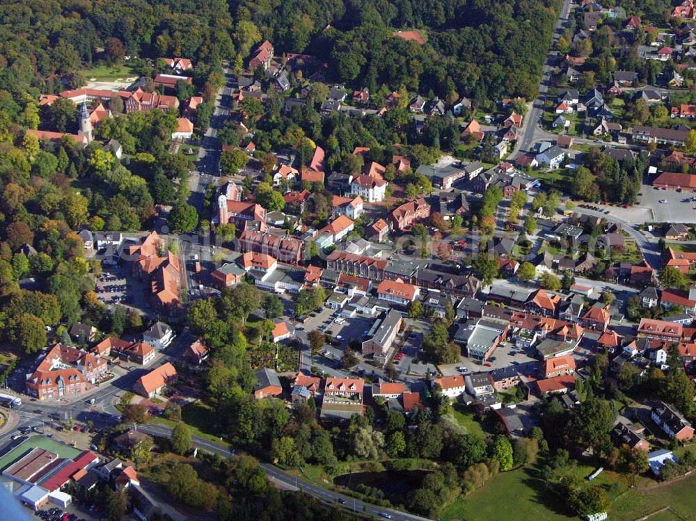 Aerial image Zeven - 18.10.2005; Zeven ist eine Kleinstadt im Landkreis Rotenburg (Wümme) in Niedersachsen. Nach dem Dreißigjährigen Krieg fiel der Ort für über 50 Jahre an das Königreich Schweden. Mit einer kurzen Unterbrechung während der Franzosenzeit zu Beginn des 19. Jahrhunderts, als der Ort dem Königreich Westfalen angehörte, blieb das so bis 1866, als sich Preußen das Königreich Hannover einverleibte. Das bisherige Amt Zeven wurde 1885 zum Sitz des Landrates. Am 25. Oktober 1929 erhielt Zeven die Stadtrechte und feierte 1986 sein 1.000jähriges Jubiläum.