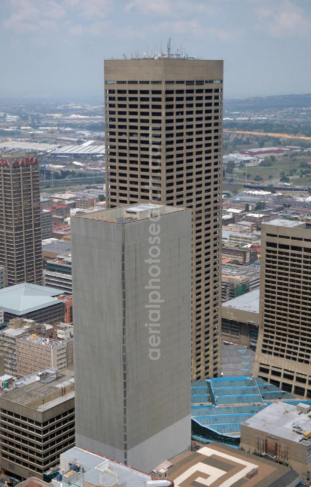 Aerial photograph JOHANNESBURG - The Carlton Centre consisted of a shipping mall, the Carlton Hotel and an office building. It is abandoned since 1990. The Kine Centre in front consists of several offices and shops, a penthouse on the top floor, a cinema and two basement garages. The two complexes are linked by an underground pedestrian tunnel