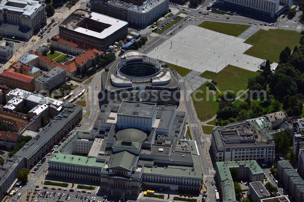 Aerial image Warschau - The theatre Teatr Wielki in downtown Warsaw in Poland. The building is home to the National Opera, the National Theatre and the Theatre Museum of Poland. The buildings was originally built in the early 19th century and refurbished after its destruction in World War II. The compound includes a 50m high and deep main stage, workshops and different other halls. The building behind it is the office building Metropolitan on Pilsudski Square, designed by Foster and Partners and run by Regus