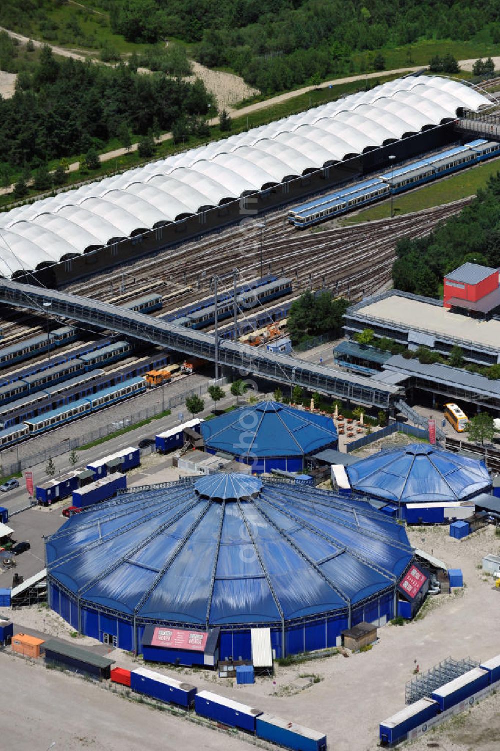 Aerial image München - View of the theater tent in the Fröttmanning district in Munich. It is operated by the German Theater and remains at that location until the reconstruction of the actual theater is completed in 2013