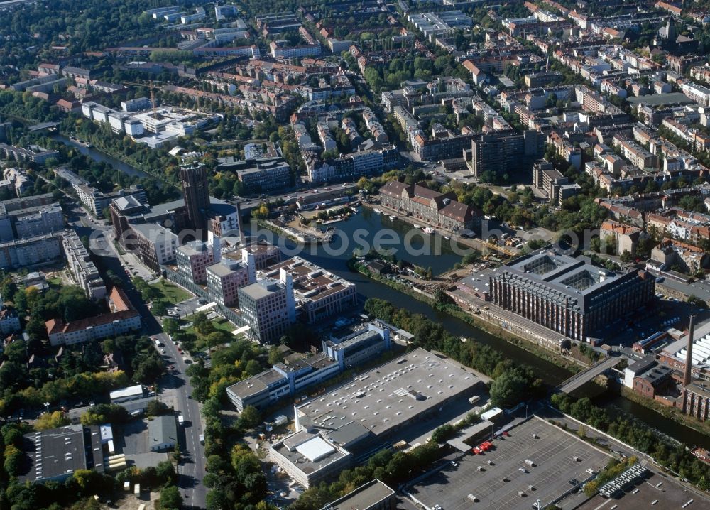 Aerial photograph Berlin - The Ullsteinhaus and the port on the Teltow Canal Tempelhof in Berlin