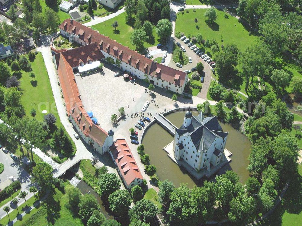 Chemnitz / Sachsen from the bird's eye view: Das Wasserschloss Klaffenbach ist ein reizvolles Renaissance-Schloss am südlichen Rand von Chemnitz. Es liegt im Tal des Flusses Würschnitz, der die Grenze zum Erzgebirge markiert. Wasserschlossweg 6,09123 Chemnitz,Tel.: 037126110,