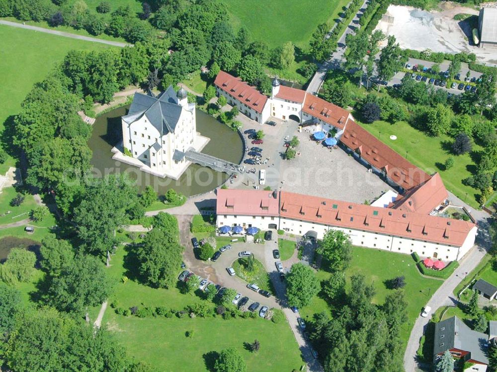 Chemnitz / Sachsen from the bird's eye view: Das Wasserschloss Klaffenbach ist ein reizvolles Renaissance-Schloss am südlichen Rand von Chemnitz. Es liegt im Tal des Flusses Würschnitz, der die Grenze zum Erzgebirge markiert. Wasserschlossweg 6,09123 Chemnitz,Tel.: 037126110,