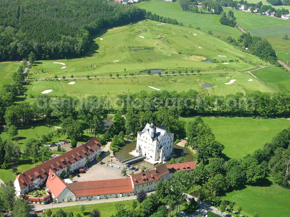 Chemnitz / Sachsen from the bird's eye view: Das Wasserschloss Klaffenbach ist ein reizvolles Renaissance-Schloss am südlichen Rand von Chemnitz. Es liegt im Tal des Flusses Würschnitz, der die Grenze zum Erzgebirge markiert. Wasserschlossweg 6,09123 Chemnitz,Tel.: 037126110,