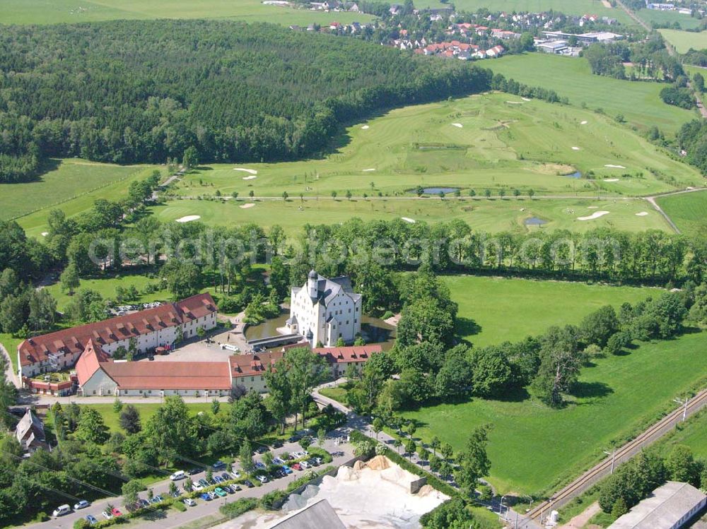 Aerial image Chemnitz / Sachsen - Das Wasserschloss Klaffenbach ist ein reizvolles Renaissance-Schloss am südlichen Rand von Chemnitz. Es liegt im Tal des Flusses Würschnitz, der die Grenze zum Erzgebirge markiert. Wasserschlossweg 6,09123 Chemnitz,Tel.: 037126110,