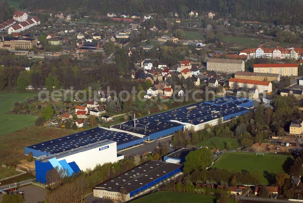 Neukirchen from above - Das Werk Neukirchen der BBT-Thermotechnik GmbH Buderus. Es gehört seit 1991 zur Buderus GmbH. Hier werden mit 250 Mitarbeitern Flachheizkörper auf vier hochautomatisierten Fertigungsstraßen produziert. Kontakt: BBT Thermotechnik GmbH, Sophienstrasse 30-32, 35576 Wetzlar, Telefon: 06441/418-0, Telefax: 06441/45602, E-Mail: info@buderus.de,