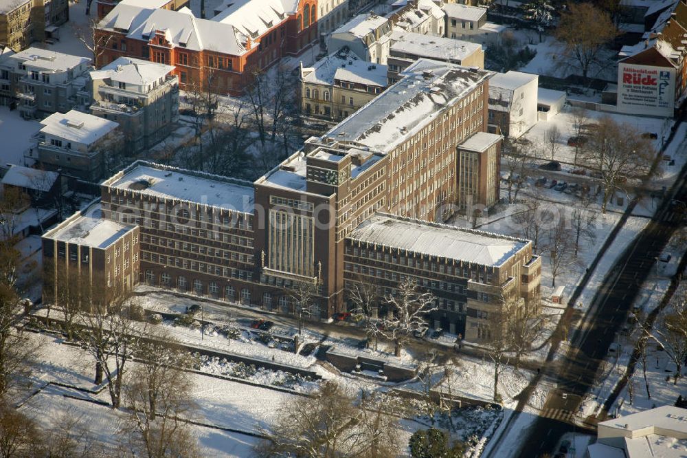 Oberhausen from the bird's eye view: The town hall in Oberhausen was built in 1930 according to designs by architect Louis Friday, who also designed the interior including the furniture. The hall is a significant expressionistic building