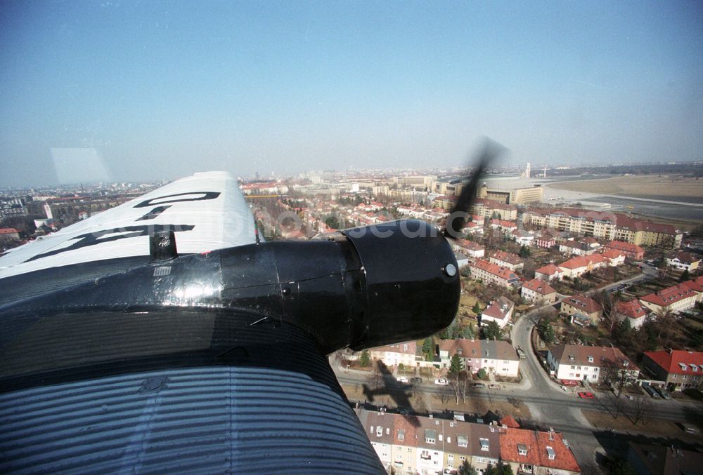 Berlin-Tempelhof from the bird's eye view: Das Traditionsflugzeug der Lufthansa, die „Tante Ju“ (offiziell „Junkers 52“) mit dem Namen „Berlin-Tempelhof“, fliegt über der Berliner Innenstadt (Aufnahme vom 23.04.1996). Das wohl berühmteste Flugzeug Deutschlands feiert seinen 75. Geburtstag. Am 06.04.1936 lief die D-AQUI traditionelles Oldtimer-Luftfahrtkennzeichen) in den Dessauer Junkers-Werken vom Band.