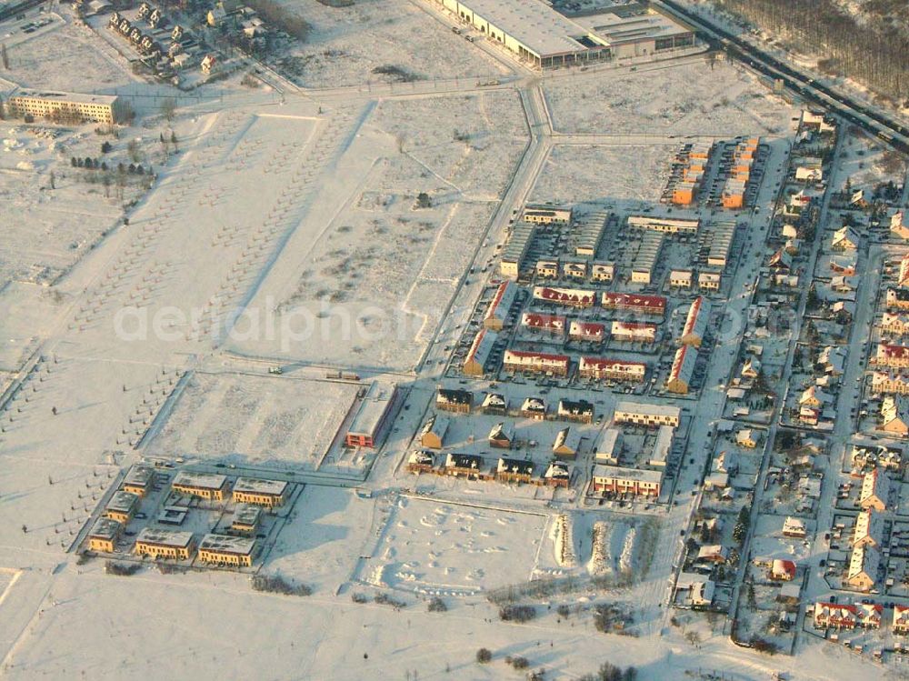 Aerial photograph Berlin-Biesdorf - ; Blick auf das verschneite Wohngebiet in Biesdorf Süd.