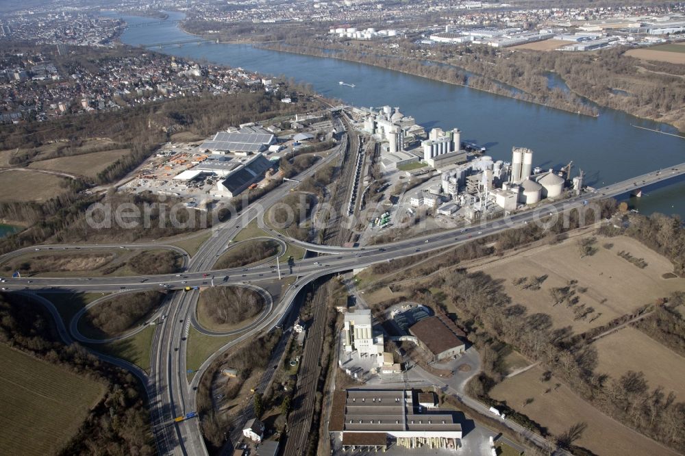 Mainz from the bird's eye view: Concrete factory of Zementwerk Weisenau in Mainz in the state Rhineland-Palatinate, Germany. Above the river Rhine, below the motorway A 60