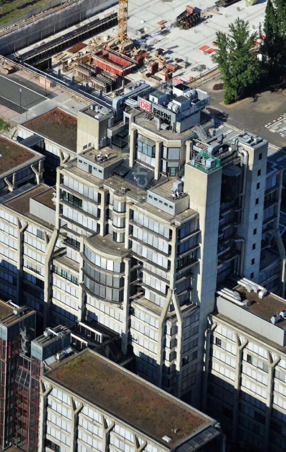 Aerial photograph Frankfurt am Main - DB headquarters distance transport and distribution of the German Railways in Frankfurt in Hesse