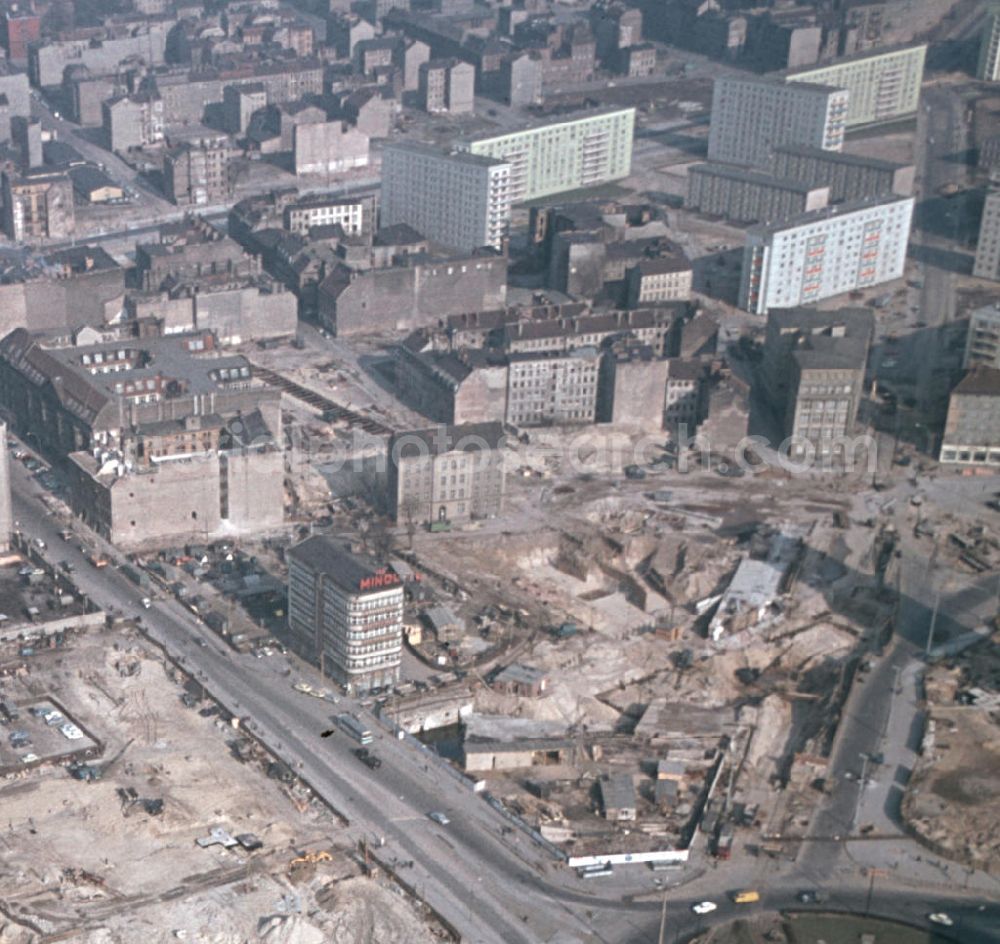 Aerial photograph Berlin Mitte - Blick auf den Georgenkirchplatz in Berlin-Mitte. Bis zur Sprengung Anfang der 50er Jahre stand hier die Georgenkirche. Mit der Neu- bzw. Umbebauung des Ostberliner Stadtzentrums verschwanden Ende der 60er Jahre auch der Georgenkirchplatz und das Minolhaus aus dem Stadtbild. An ihrer Stelle wurde in DDR-Plattenbauweise das Haus der Statistik an der Otto-Braun-Straße errichtet. (Siehe auch PA 26842148.)