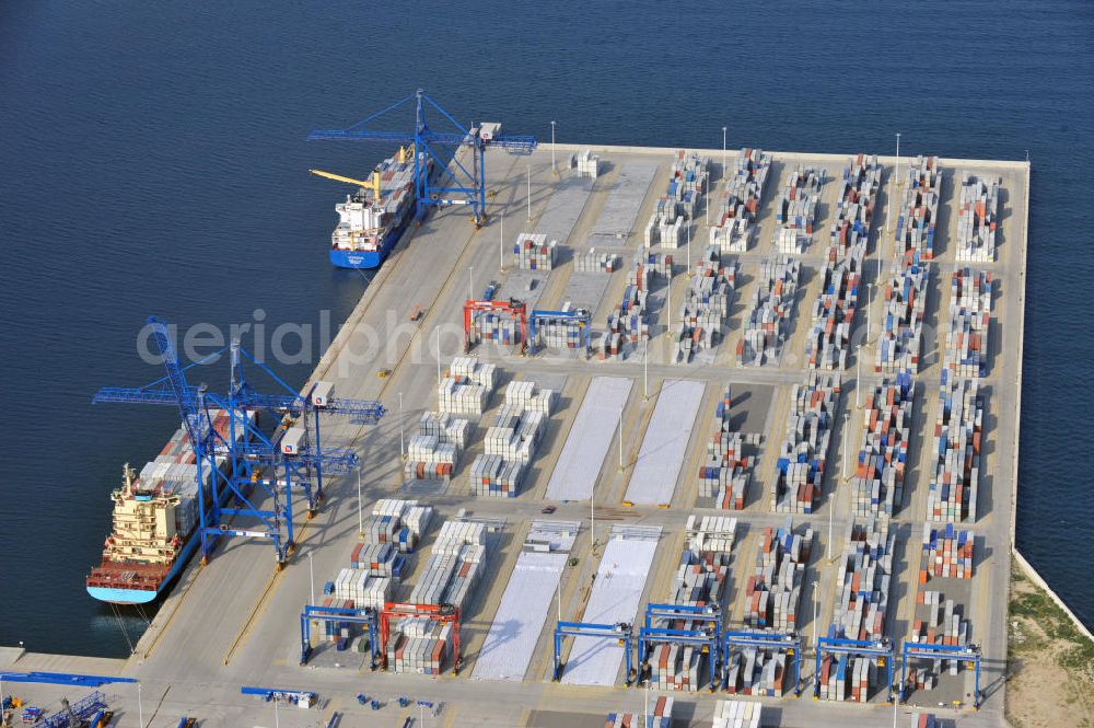 Danzig / Gdansk from above - Der Deepwater Container Terminal an der Ostsee in Danzig / Gdansk in Pommern / Pomorskie, Polen. The Deepwater Container Terminal at the Baltic Sea in Gdansk in the Pomeranian Voivodeship / Pomorskie, Poland.