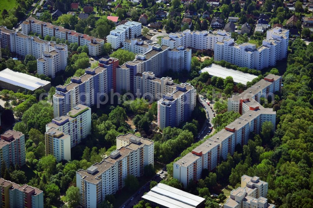 Berlin from above - DEGEWO - Allotment Marie Green Located in the district of Marienfelde of Berlin in the environment of the Tischenreuther ring. The residential complex adjacent parkland is designed as atractive residential area for the multi-generational living