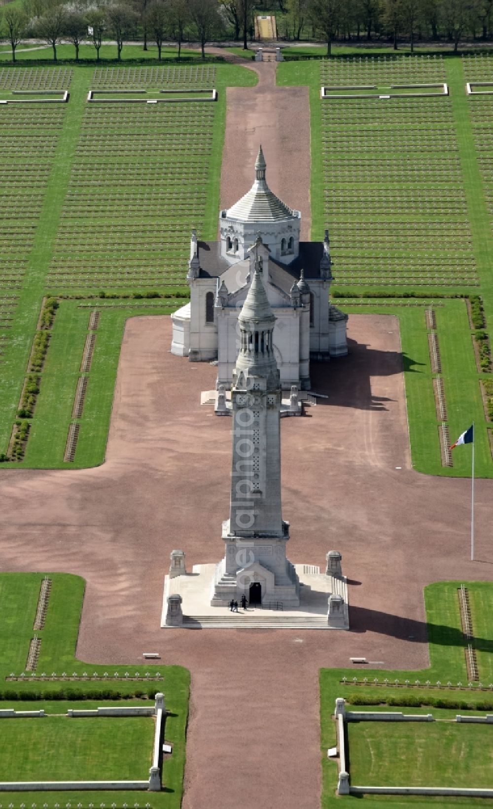 Aerial photograph Ablain-Saint-Nazaire - Memorial and basilica church on the premises of the cemetery Notre Dame de Lorette in Ablain-Saint-Nazaire in Nord-Pas-de-Calais Picardy, France. The cemetery is the world's largest French military cemetery