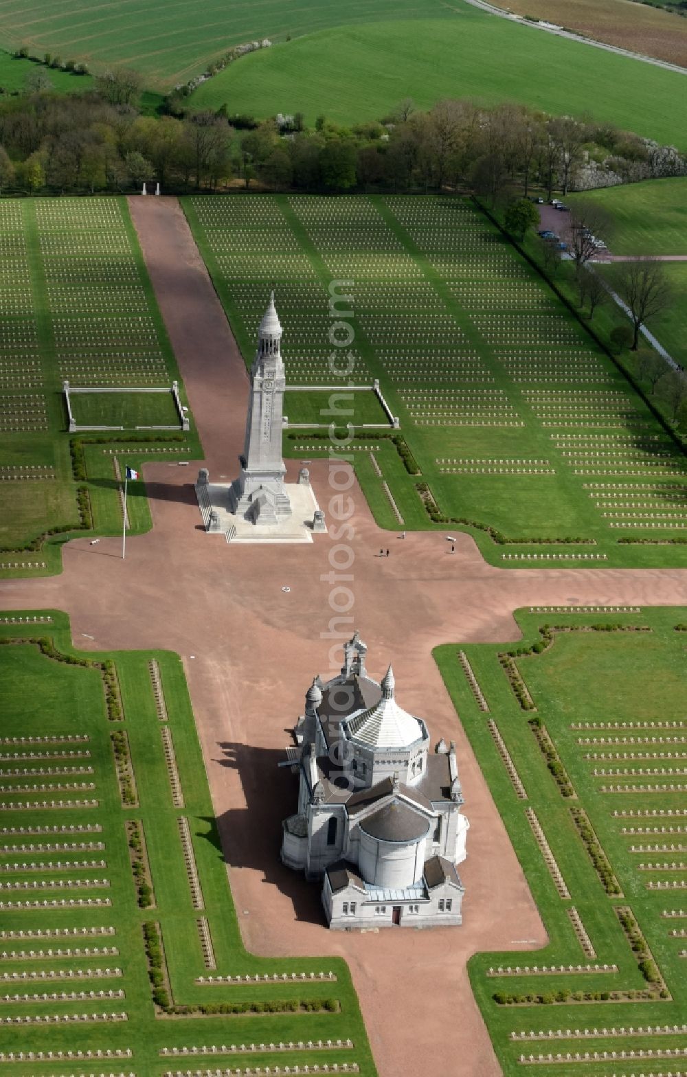 Aerial photograph Ablain-Saint-Nazaire - Memorial and basilica church on the premises of the cemetery Notre Dame de Lorette in Ablain-Saint-Nazaire in Nord-Pas-de-Calais Picardy, France. The cemetery is the world's largest French military cemetery