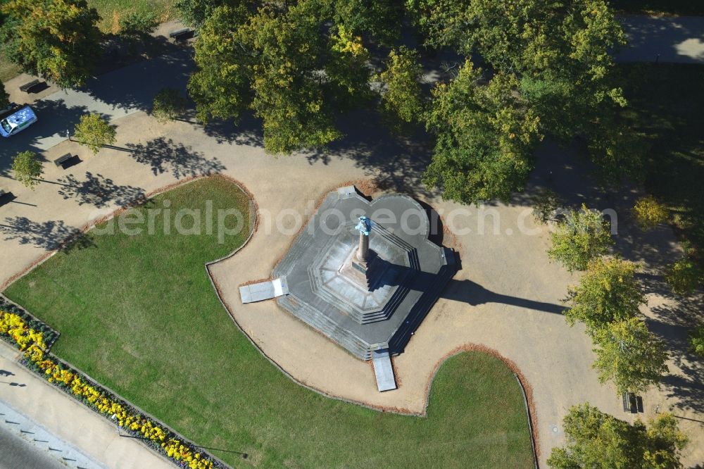 Schwerin from the bird's eye view: Monument to the Victory Column in Schwerin in Mecklenburg-Western Pomerania