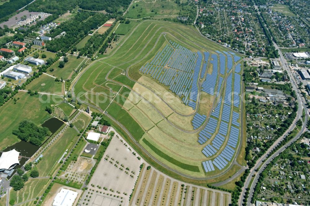 Magdeburg from the bird's eye view: View of the solar park in Magdeburg in Saxony-Anhalt. Under the direction of the WSB group, there was built the solar park on the former domestic waste landfill Cracauer Anger