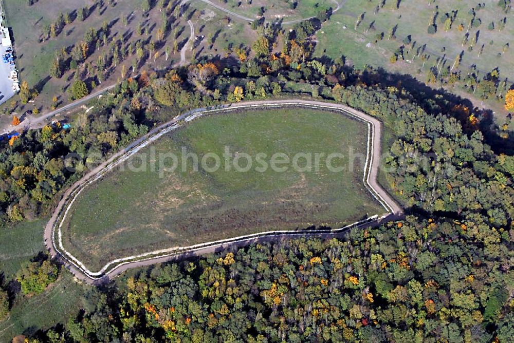 Aerial photograph Dresden - 25.10.2006 Dresden (Sachsen) Blick auf die Deponieanlagen der Stadtbetriebe Dresden an der Radeburger Straße in 01129 Dresden. Ein Projekt der Amand GmbH & Co.KG