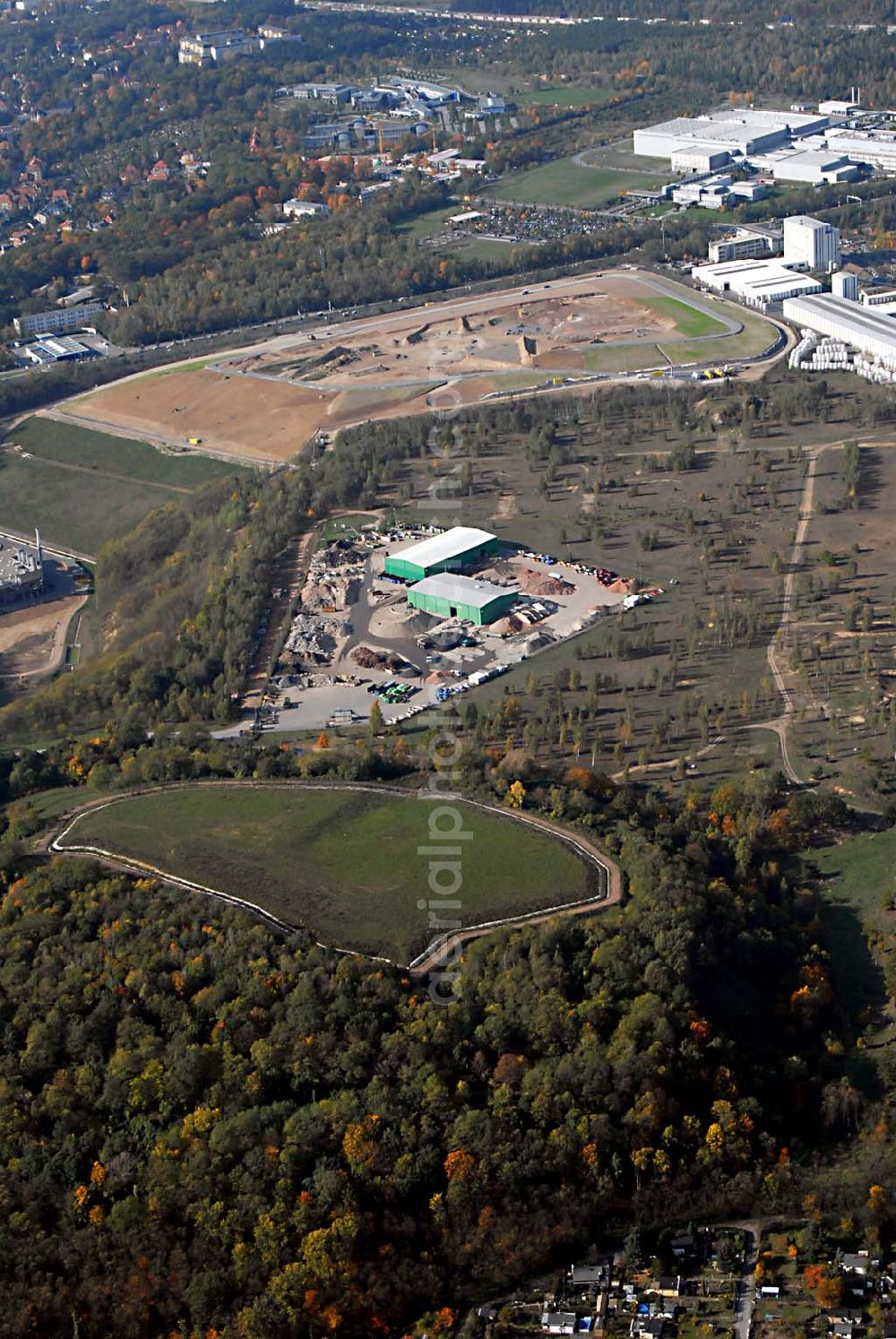 Aerial photograph Dresden - 25.10.2006 Dresden (Sachsen) Blick auf die Deponieanlagen der Stadtbetriebe Dresden an der Radeburger Straße in 01129 Dresden. Ein Projekt der Amand GmbH & Co.KG