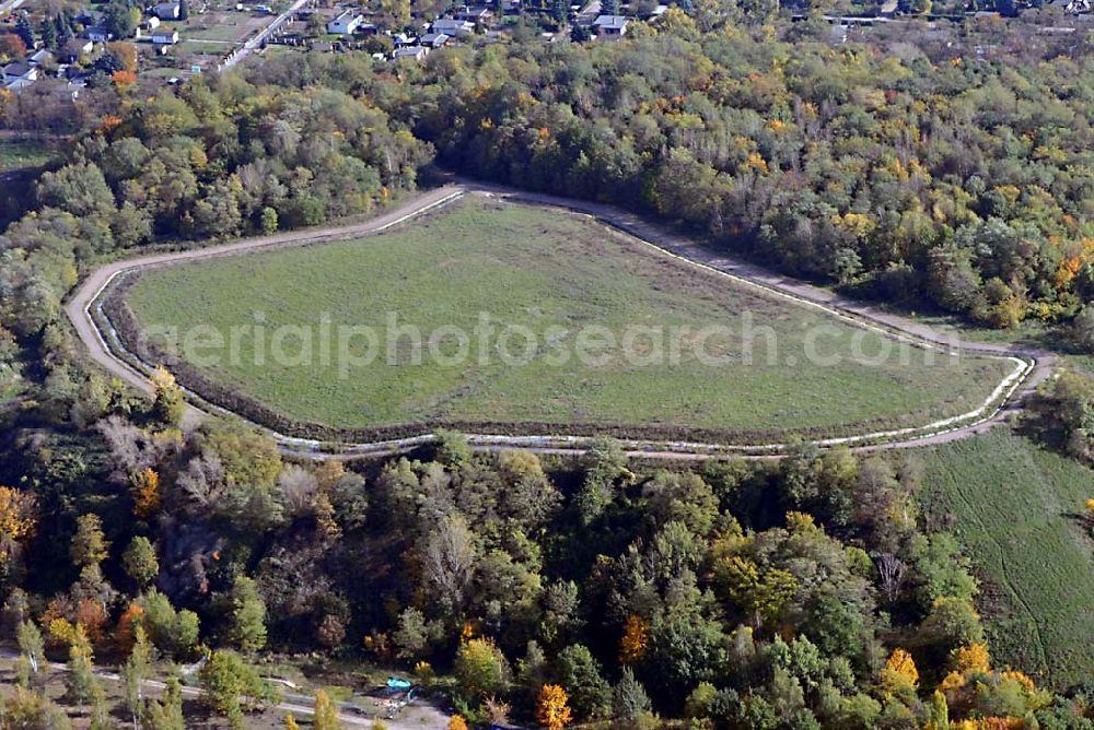 Dresden from above - 25.10.2006 Dresden (Sachsen) Blick auf die Deponieanlagen der Stadtbetriebe Dresden an der Radeburger Straße in 01129 Dresden. Ein Projekt der Amand GmbH & Co.KG