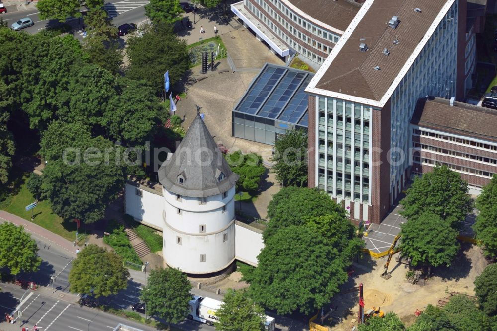 Aerial photograph Dortmund - The Adlerturm (Eagle Tower) at the East Wall in the city center of Dortmund in the state of North Rhine-Westphalia. The reconstructed tower of the former city wall is located in front of the seat of DEW 21, the energy and water supply company of Dortmund