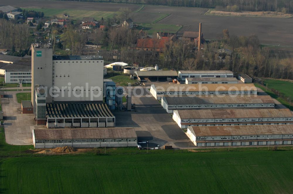 Aerial photograph Bad Tennstedt - Blick auf den BayWa Agrar Vertrieb. Der Konzern ist in mehrere Teile gegliedert: Agrar, Bau, Energie. Die Agrar-Sparte vermarktet landwirtschaftliche Produkte, sowohl in der landwirtschaft, als auch in der ernährungsindustrie, zum Teil Weltweit. Diese sparte bidet den größten Umsatzanteil der BayWa. Kontakt: Agrar Vertrieb Bad Tennstedt, Riedweg 3, 99955 Bad Tennstedt, harald.thiele@baywa.de