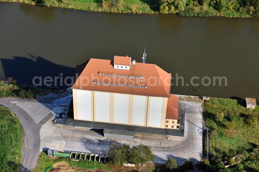 Nienburg / Saale from above - View of the old granary on the Saale River between the Jesar hamlet and the city of Nienburg. The store is located in the Saaleanger street