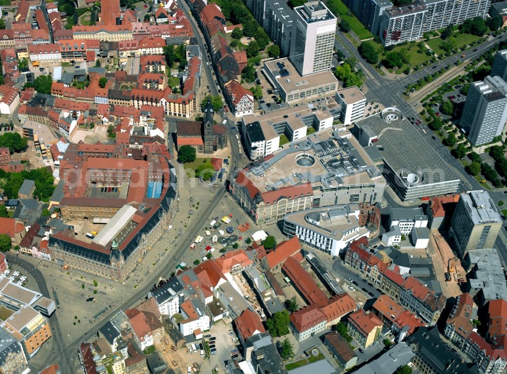 Erfurt from the bird's eye view: The meadow Anger in the Souteast of the historic center of Erfurt in the state of Thuringia. The Anger is the central square of the city. It is 500m in length. On site, there are the Luther Memorial, the historic main post office and the shopping center Anger 1. It is partly a pedestrian area. Erfurt is the state capital of Thuringia. It can be traced back to the 8th century and is home of several landmarks, most of which are located in the historic city center