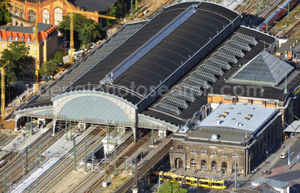 Dresden from above - The station Dresden-Neustadt ( Neustädter Station colloquially ) is the second largest station in the city of Dresden and a long distance train station. It bundles the railway traffic on the northern side of the Elbe river