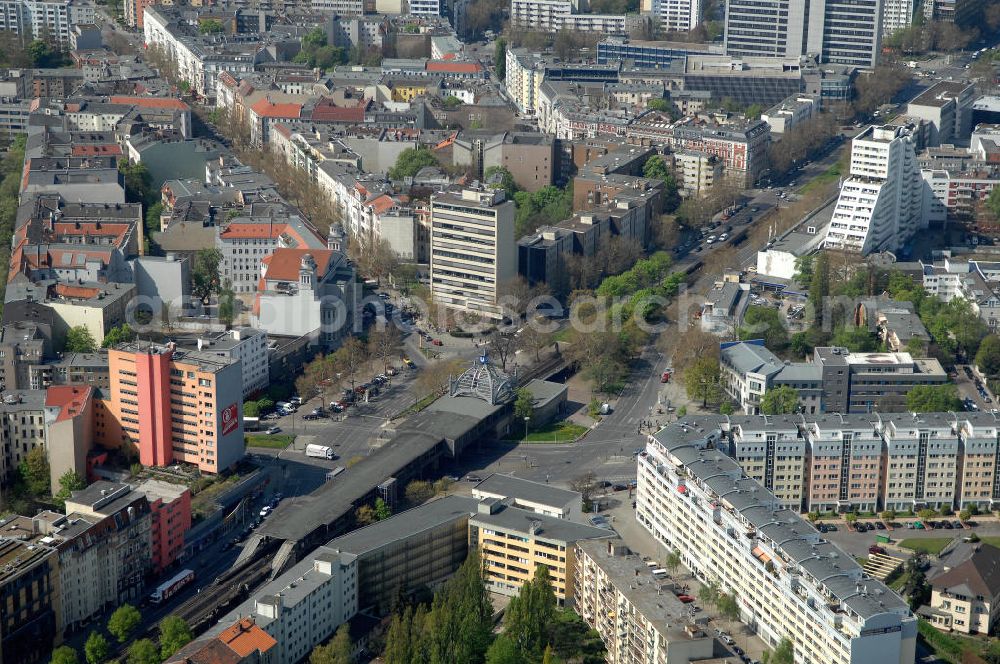 Aerial photograph Berlin - Der U-Bahnhof Nollendorfplatz an der Bülowstraße Ecke Einemstraße in Berlin-Schöneberg. The underground station Nollendorfplatz at the Bülowstrasse in Berlin-Schoeneberg.