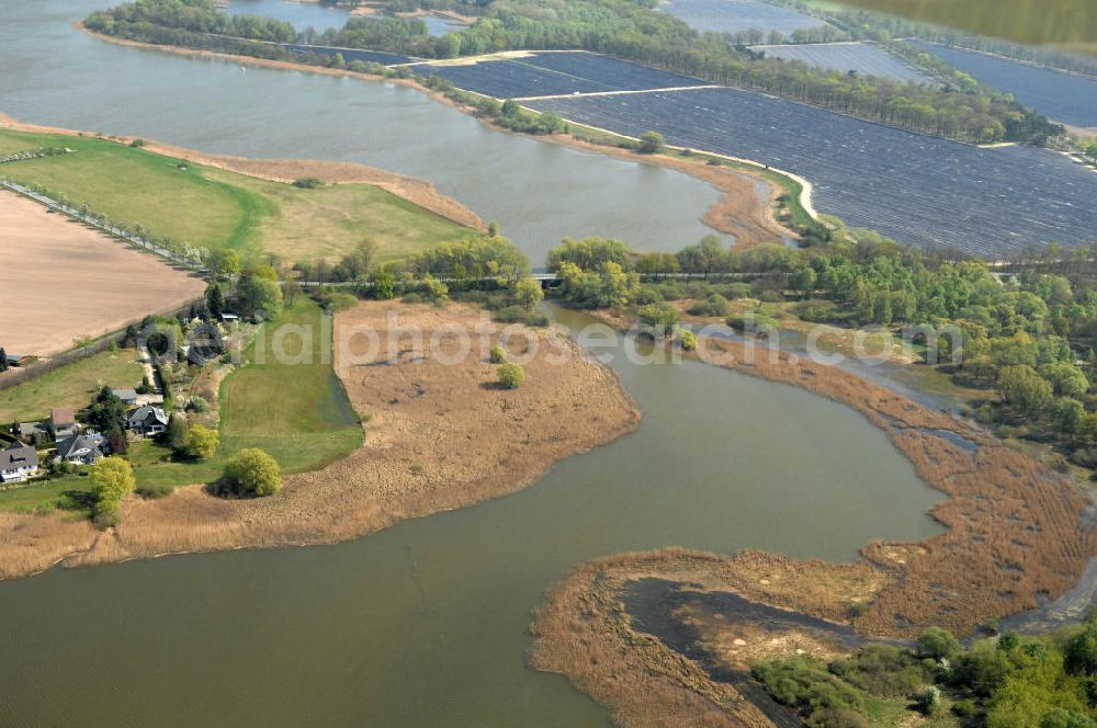 Aerial image Lünow - Blick auf den Beetzsee. Der See gehört zur Stadt Brandenburg an der Havel im Naturschutzgebiet Westhavelland. Der See ist ca. 22 km lang, bei einer durchschnittlichzen Tiefe von 3 m. Der eiszeitliche Rinnensee besteht aus 4 Einzelbecken, die Teilweise eigene Namen haben und mit Kanälen verbunden sind.