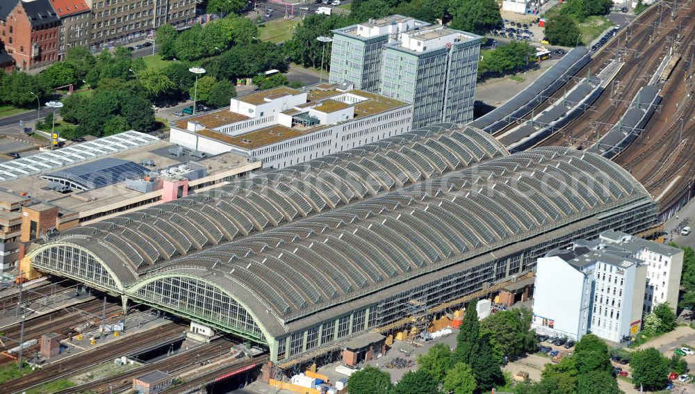 Berlin Friedrichshain from the bird's eye view: Der Berliner Ostbahnhof in Berlin-Friedrichshain. Es ist der drittgrößte Bahnhof in Berlin. The Berlin east station in Berlin-Friedrichshain. It is the third biggest station in Berlin.