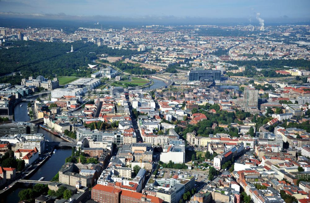 Aerial photograph Berlin Mitte - Der Bezirk Mitte mit der Spree in Berlin im Überblick. Overview of the district Mitte with the river Spree in Berlin.