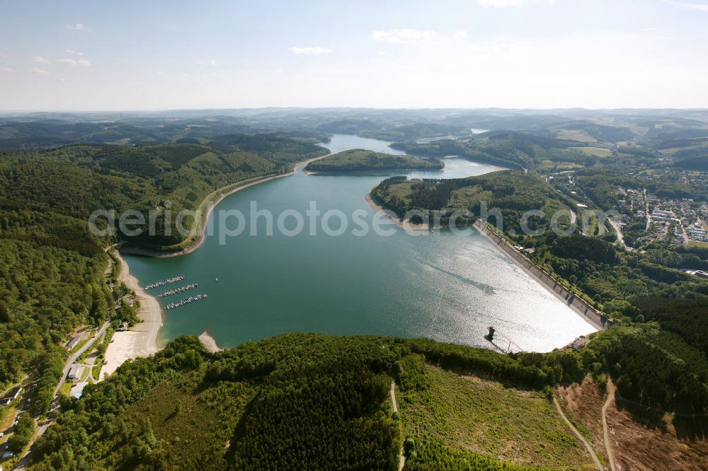 ATTENDORN from the bird's eye view: Der Biggesee (auch Biggetalsperre) - ein Stausee im Kreis Olpe in Nordrhein-Westfalen. Der Staudamm dient der Regulierung von Bigge, Lenne und Ruhr sowie der Wasserversorgung des Ruhrgebiets. The Bigge in North Rhine-Westphalia.