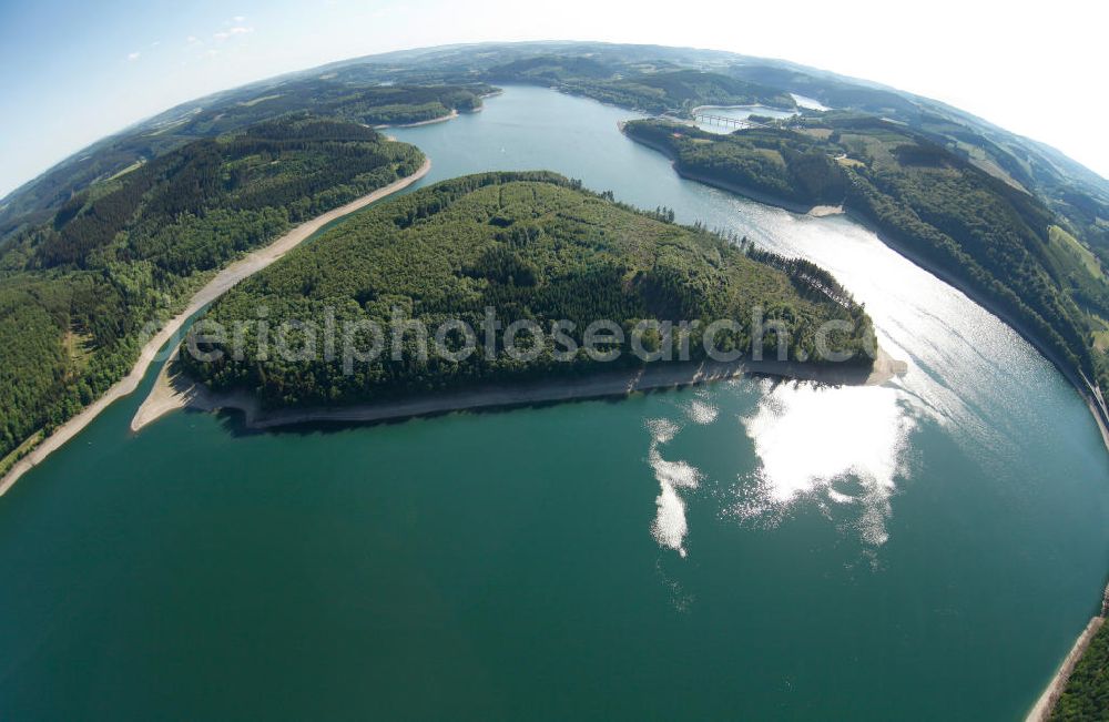 ATTENDORN from above - Fish Eye Motiv vom Biggesee (auch Biggetalsperre) - ein Stausee im Kreis Olpe in Nordrhein-Westfalen. Der Staudamm dient der Regulierung von Bigge, Lenne und Ruhr sowie der Wasserversorgung des Ruhrgebiets. The Bigge in North Rhine-Westphalia.