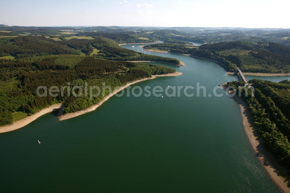 ATTENDORN from above - Der Biggesee (auch Biggetalsperre) - ein Stausee im Kreis Olpe in Nordrhein-Westfalen. Der Staudamm dient der Regulierung von Bigge, Lenne und Ruhr sowie der Wasserversorgung des Ruhrgebiets. The Bigge in North Rhine-Westphalia.