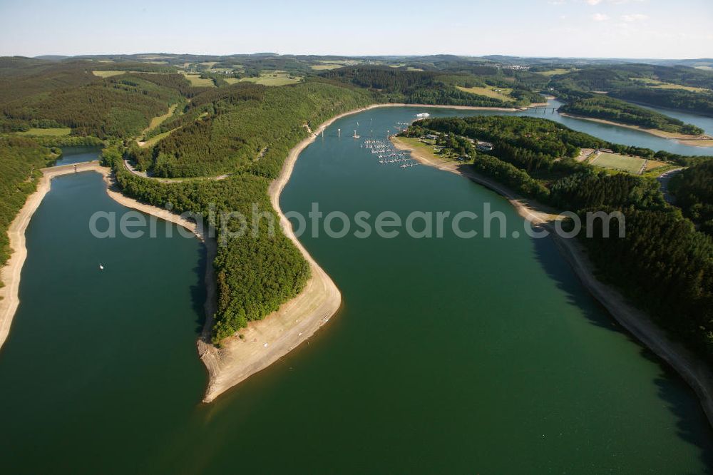 Aerial photograph ATTENDORN - Der Biggesee (auch Biggetalsperre) - ein Stausee im Kreis Olpe in Nordrhein-Westfalen. Der Staudamm dient der Regulierung von Bigge, Lenne und Ruhr sowie der Wasserversorgung des Ruhrgebiets. The Bigge in North Rhine-Westphalia.