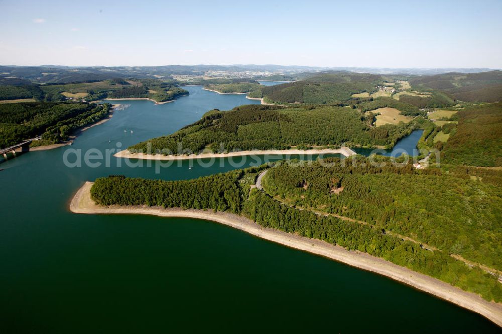 ATTENDORN from above - Der Biggesee (auch Biggetalsperre) - ein Stausee im Kreis Olpe in Nordrhein-Westfalen. Der Staudamm dient der Regulierung von Bigge, Lenne und Ruhr sowie der Wasserversorgung des Ruhrgebiets. The Bigge in North Rhine-Westphalia.