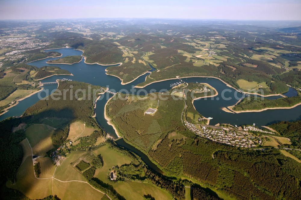 ATTENDORN from the bird's eye view: Der Biggesee (auch Biggetalsperre) - ein Stausee im Kreis Olpe in Nordrhein-Westfalen. Der Staudamm dient der Regulierung von Bigge, Lenne und Ruhr sowie der Wasserversorgung des Ruhrgebiets. The Bigge in North Rhine-Westphalia.